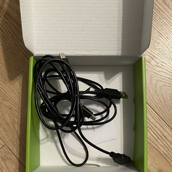 2x KVM Switches - Connect 2 computers to the same monitor, mouse and keyboard - Picture 4 of 11